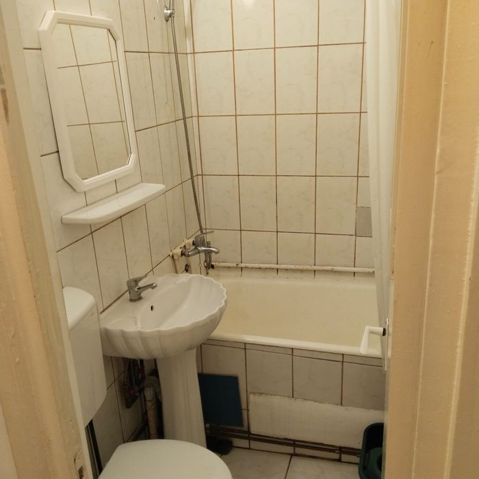 Garsoniera Tudor Vladimirescu în Campus (în spate la Iulius Mall)