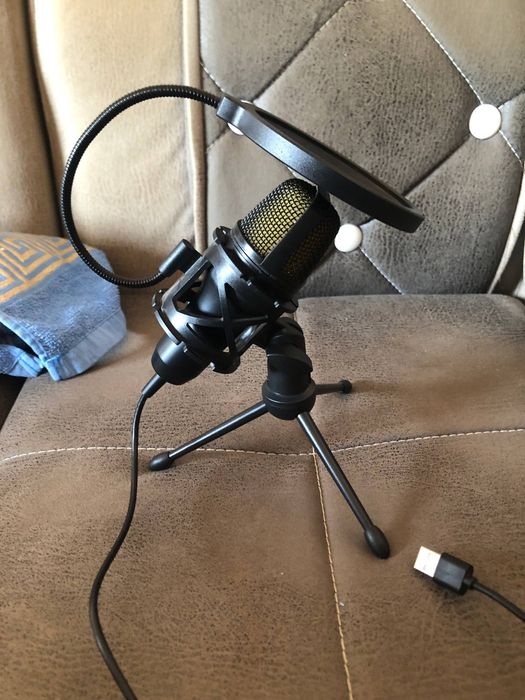 Komyuter Kalonka, RGB mikrafon naushnik wi fi adabter