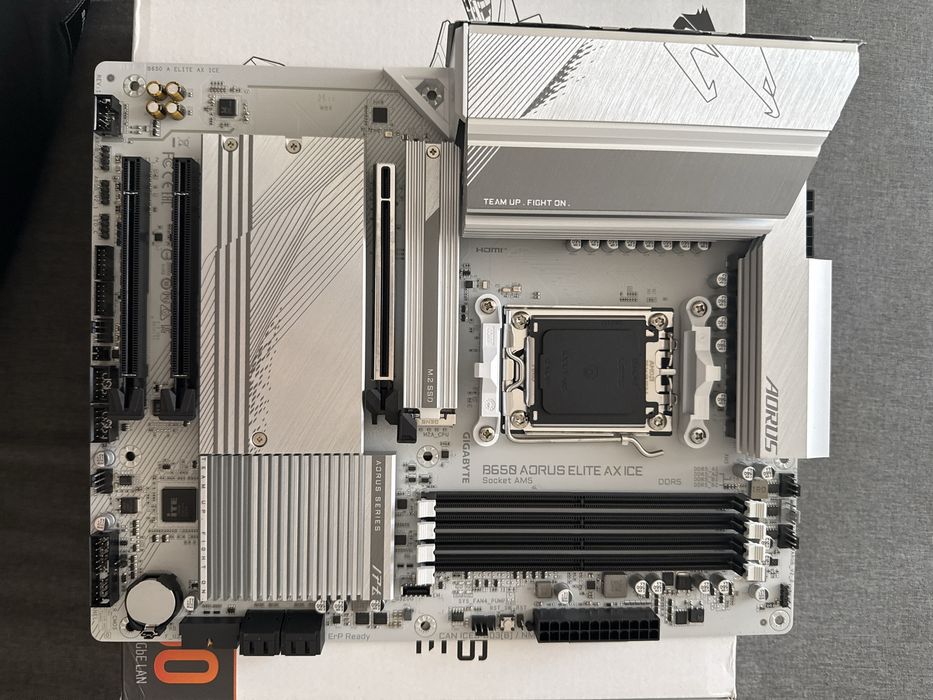 Vând placă de bază aorus b650