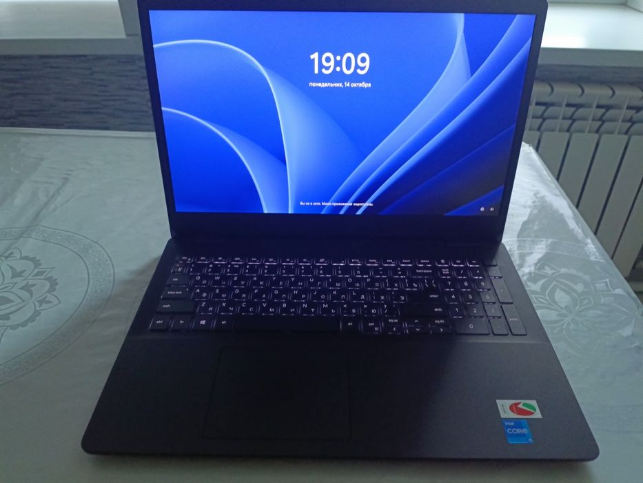 Ноутбук dell Vostro 3500