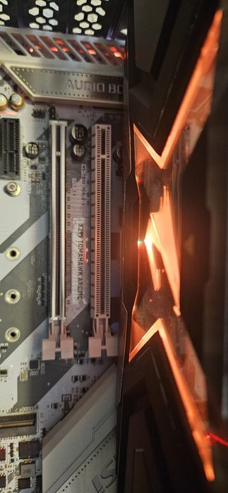 Vând PC Gaming cu procesor Intel Core i7 7440x, 4,3 GHz