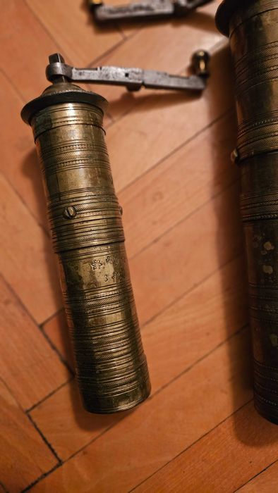 Стари месингови кафемелачки. Комплект 12 лъжички в кутия