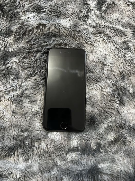 Vând iphone 7 ,baterie 79%