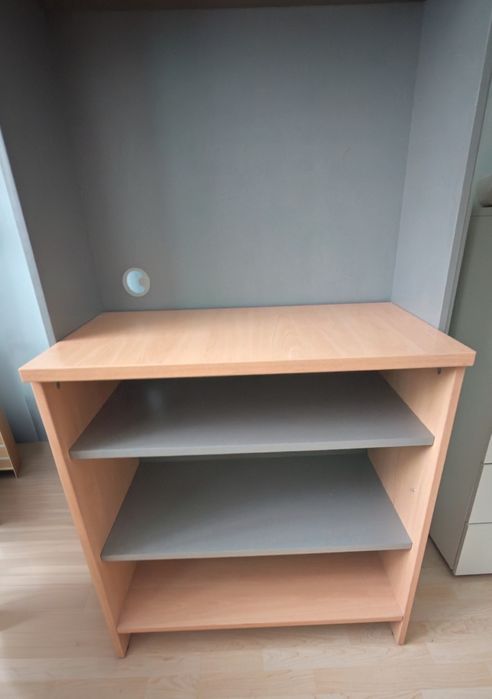 Продавам секция  в два цвята за 300лв