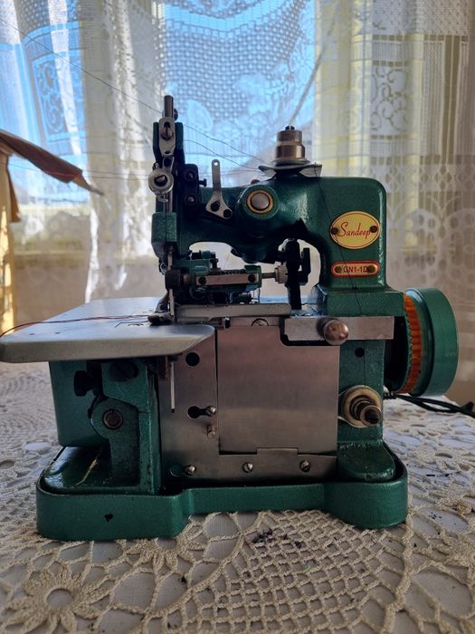 Masina de surfilat semi-industriala