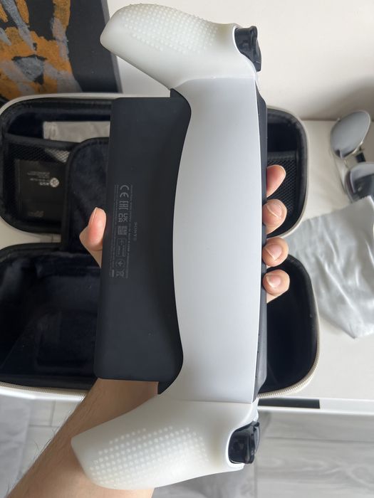 Playstation portal с чехлом и кейсом