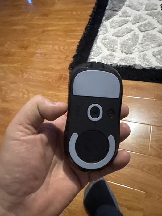 Mouse Gaming Logitech Pro X Superlight negru si alb