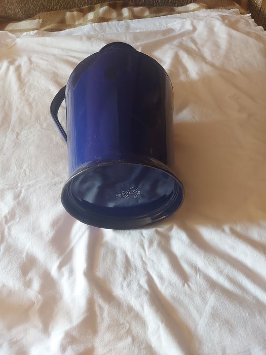 Carafa veche din tabla