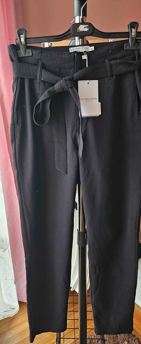 Нов черен панталон