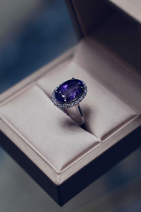 Inel din aur alb 14K cu tanzanit natural 7,92 ct și diamante VS1
