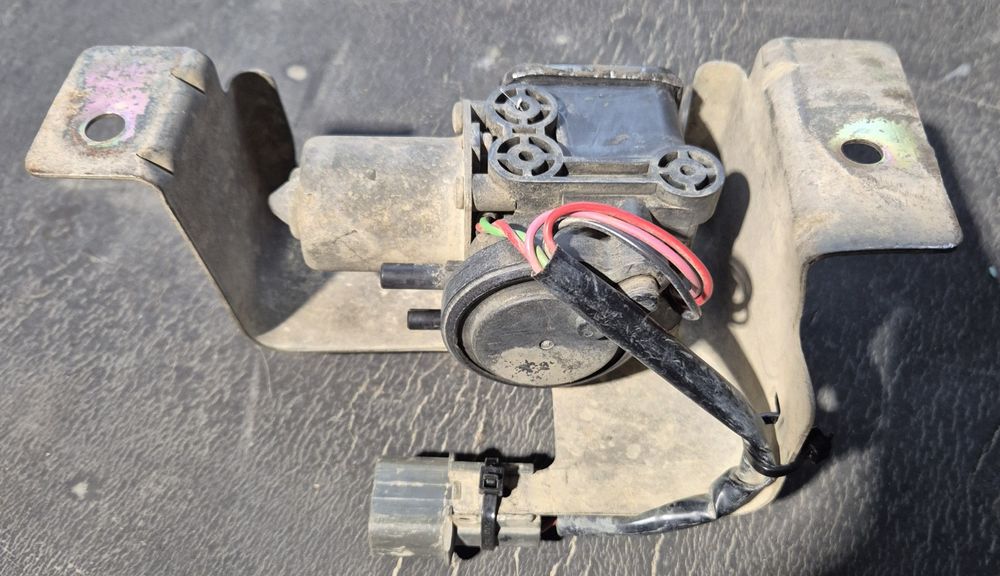 Помпа ,помпичка включване 4х4 Сузуки Гранд Витара