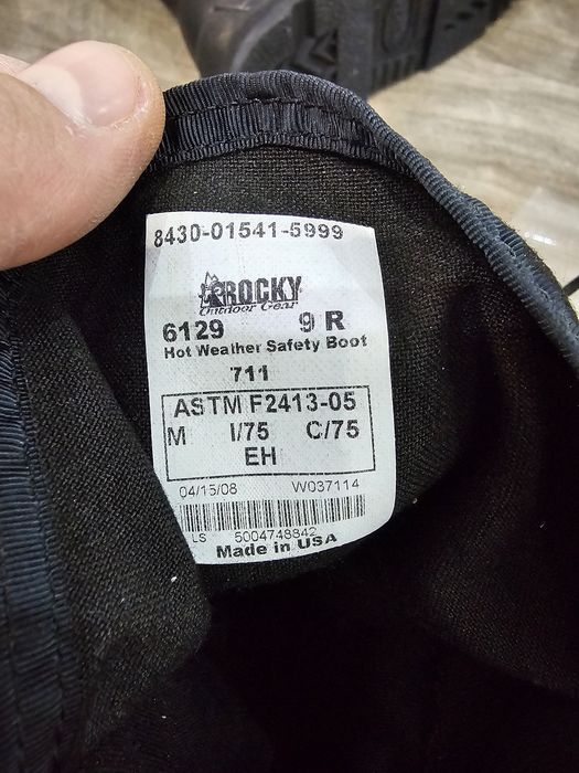 Bocanci Rocky nr 42, cu protecție de fier in vârful bocancului!