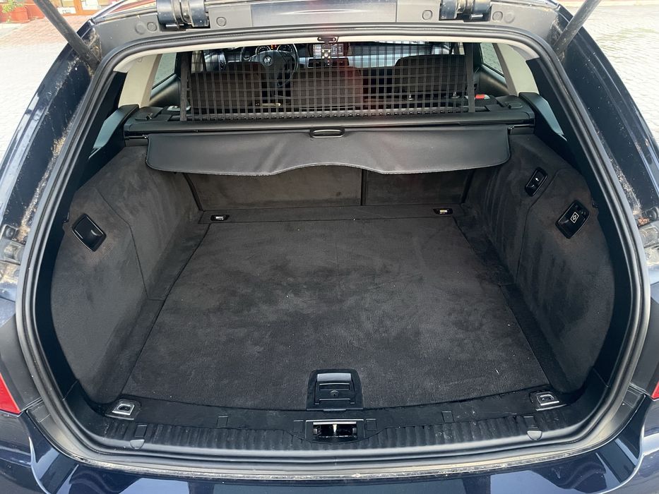 Щора с кучкарник за багажник от bmw E61 5та серия