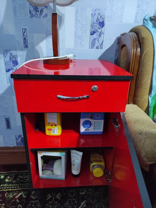 Тумбочки для салона красоты или для дома по 420,000 за шт