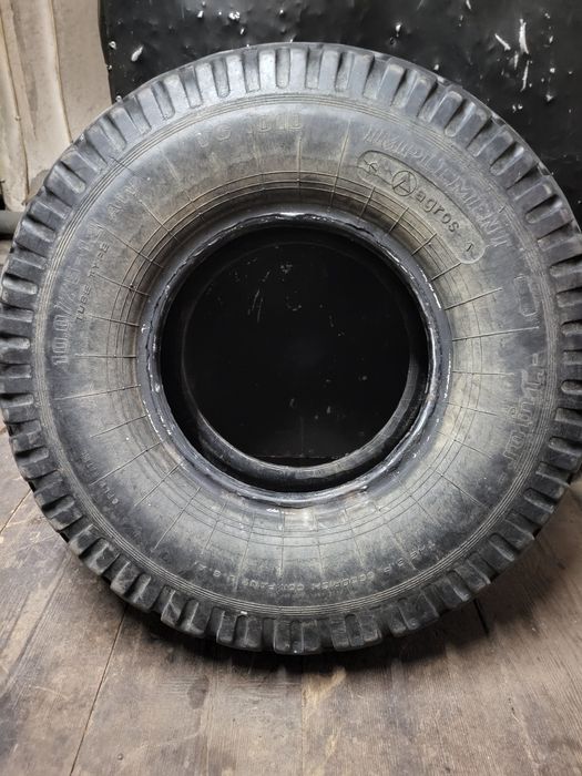 Anvelopa Pirelli 7.00 R16 C și 10.0 75 R12