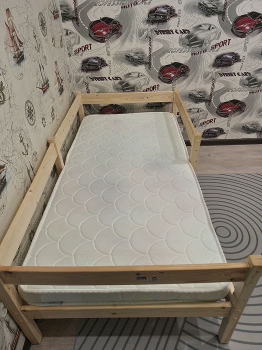 Детская кровать с матрасом