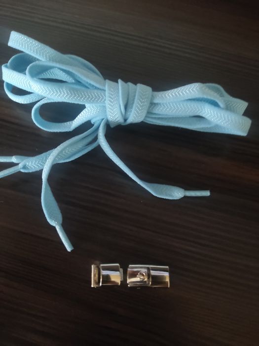 Мързеливи връзки с красива закопчалка за вашите обувки