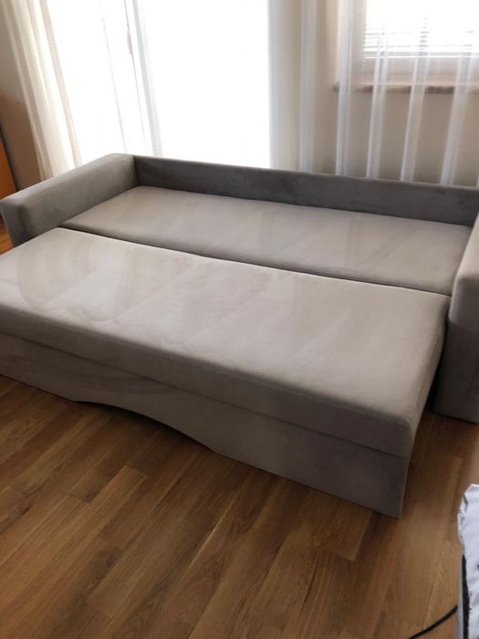 Vand canapea aproape noua