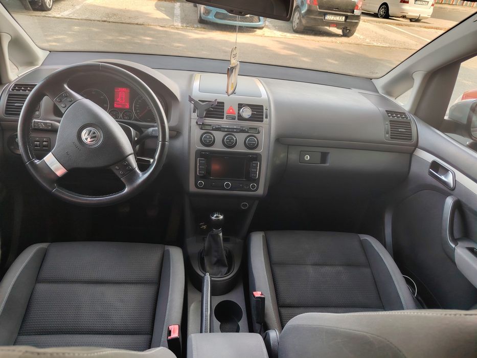 VOLKSWAGEN Touran 2010 — imagine 2
