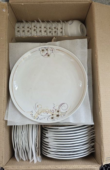 Продаются фарфоровая посуда и хрусталь