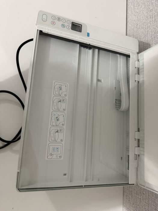 принтер Lazer jet mfp m141w