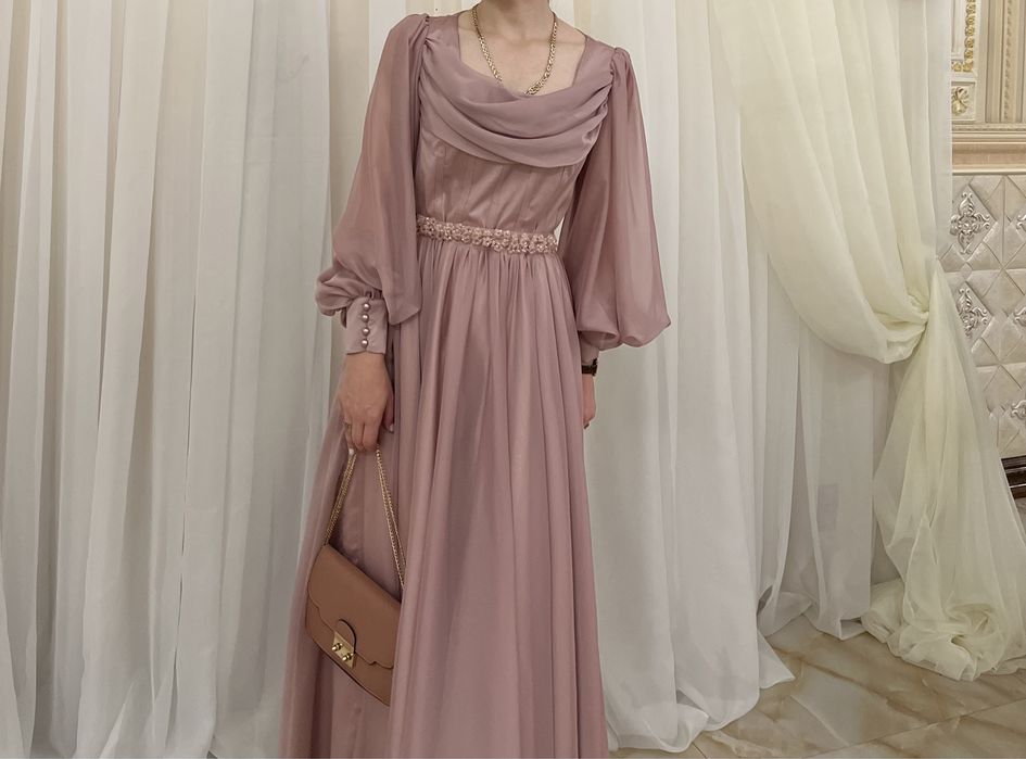 Вечернее платье цвет пудра новое