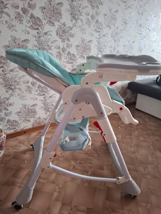 Поодам стульчик для кормоения