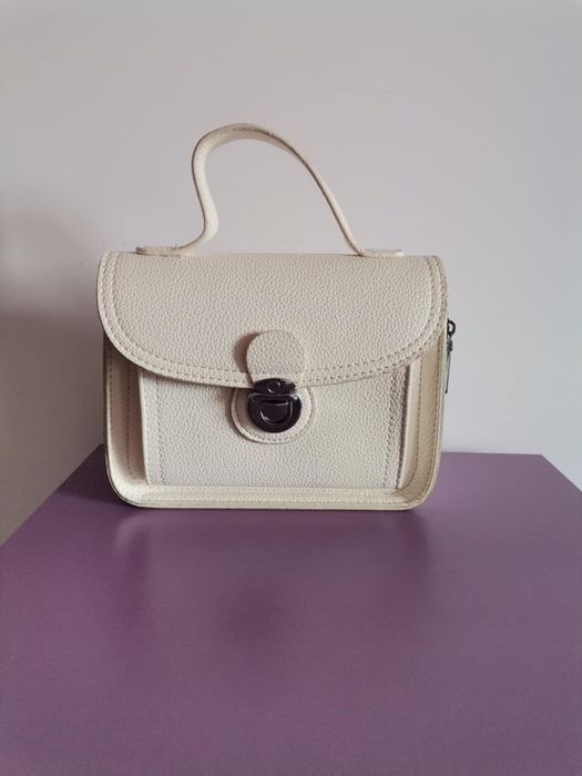 Дамски чанти и раници