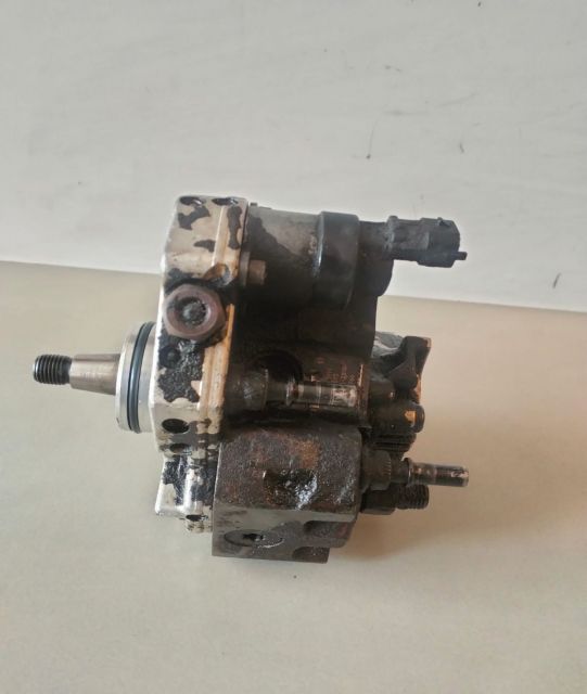 Pompă inalta presiune 2.2 / 2.5 dci 8200041766 Opel Movano  seria