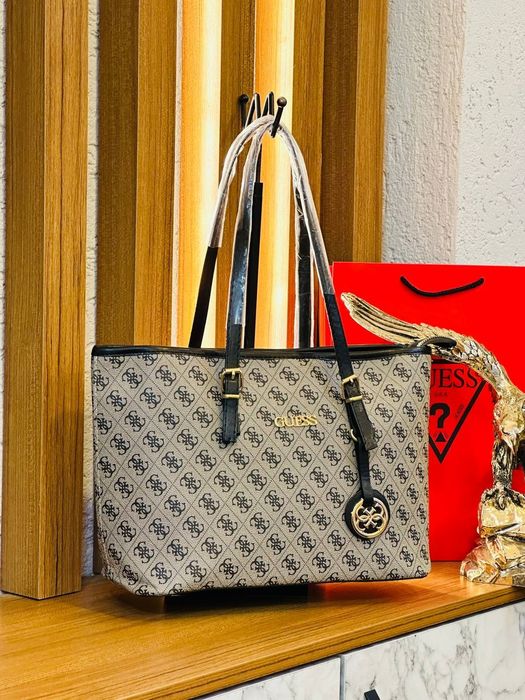 Geanta dama Guess
