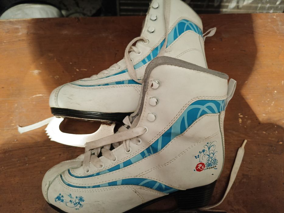 Продам коньки зимние