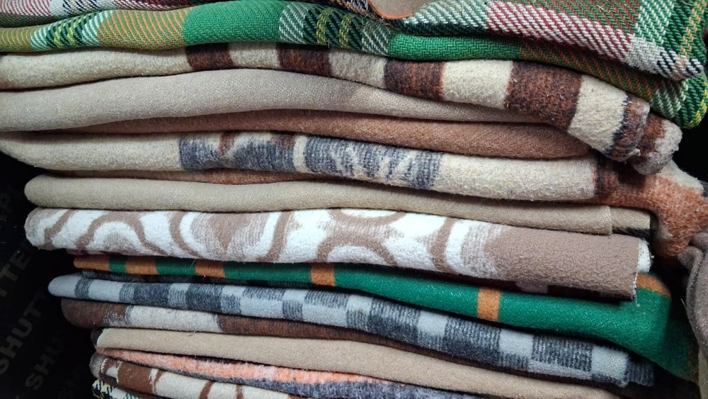 Зимни Одеяла 300бр Зимни 200 бр.вълнени и 100 бр.летни памучни