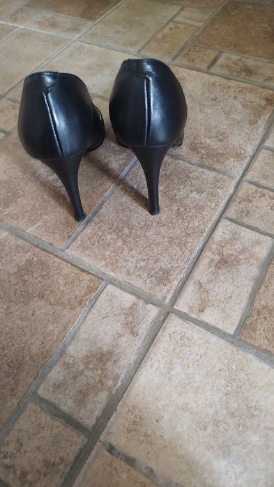 Pantofi stiletto impecabili
