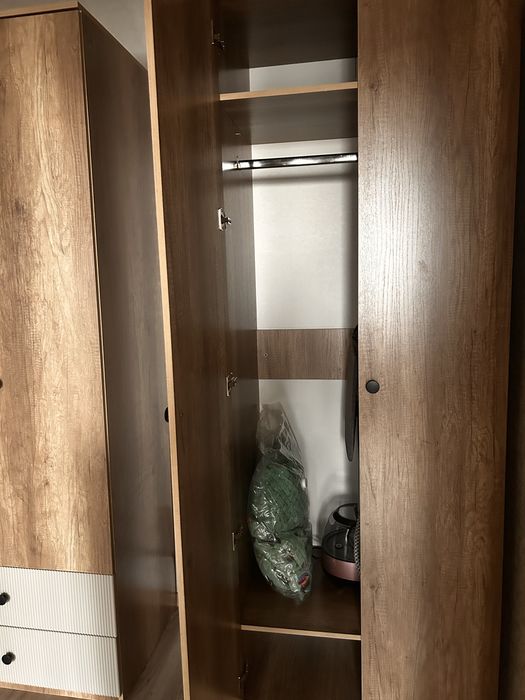 Срочно Продам шкаф двухдверный самовывоз