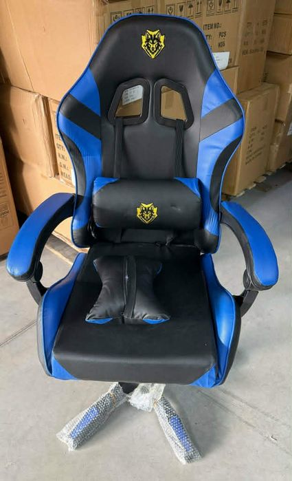 Удобен геймърски стол с поставка за крака и масажна лумбална възглавни