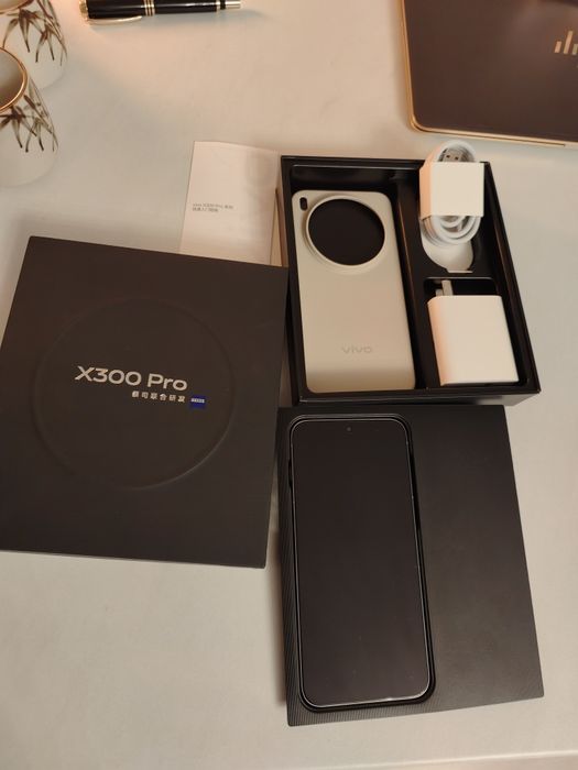 Vând Vivo X300 PRO NOU