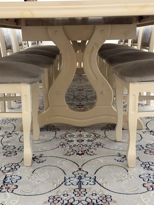 Стол со стульями