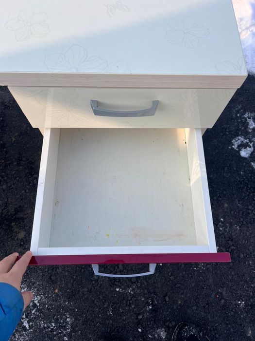 Поодаю компьютерный стол