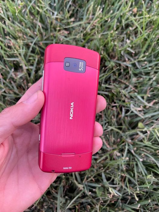 Nokia 700 ideal      .