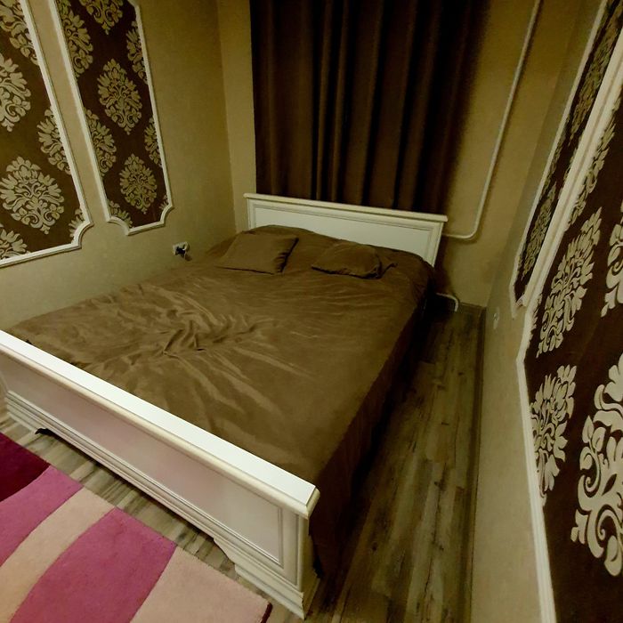 Двуспальная кровать с матрасом