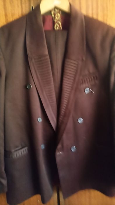 Мъжки костюм от микрофибър Шир. Рамо 47. Дъл ръкав 64.панталон 74/107