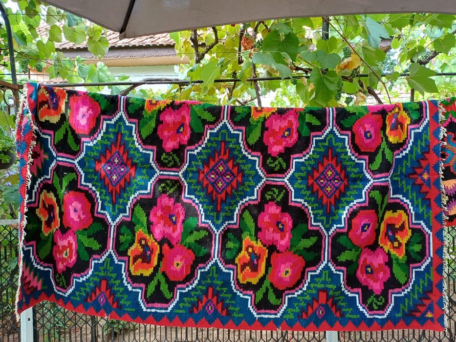 Covoare lucrate manual