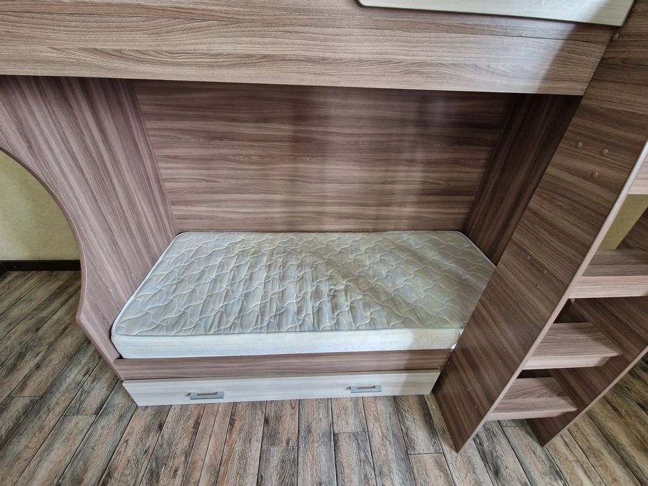 Кровать детская двухъярусная