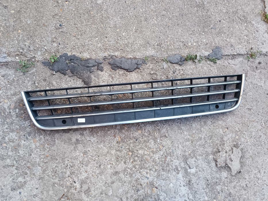 решетка предна броня Touareg 7P6 (2015)