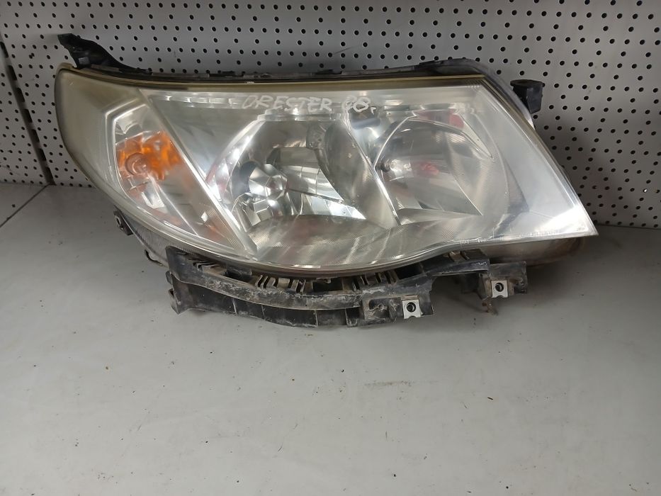 Десен фар Subaru Forester 2008г