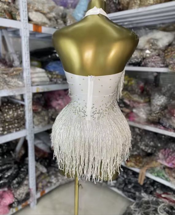 Бяла рокличка с ресни