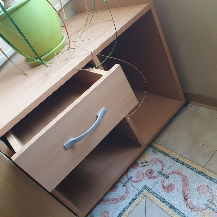 Офис шкаф - 1 брой, дървена маса съд стъкло, стъклена маса за TV