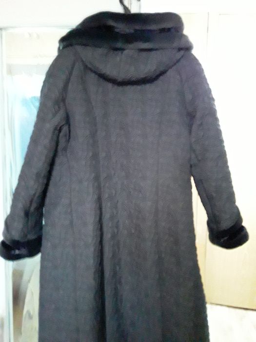 Пальто  женское  .