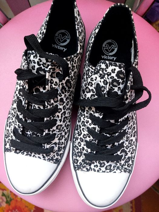 Продам новые кеды 42р.