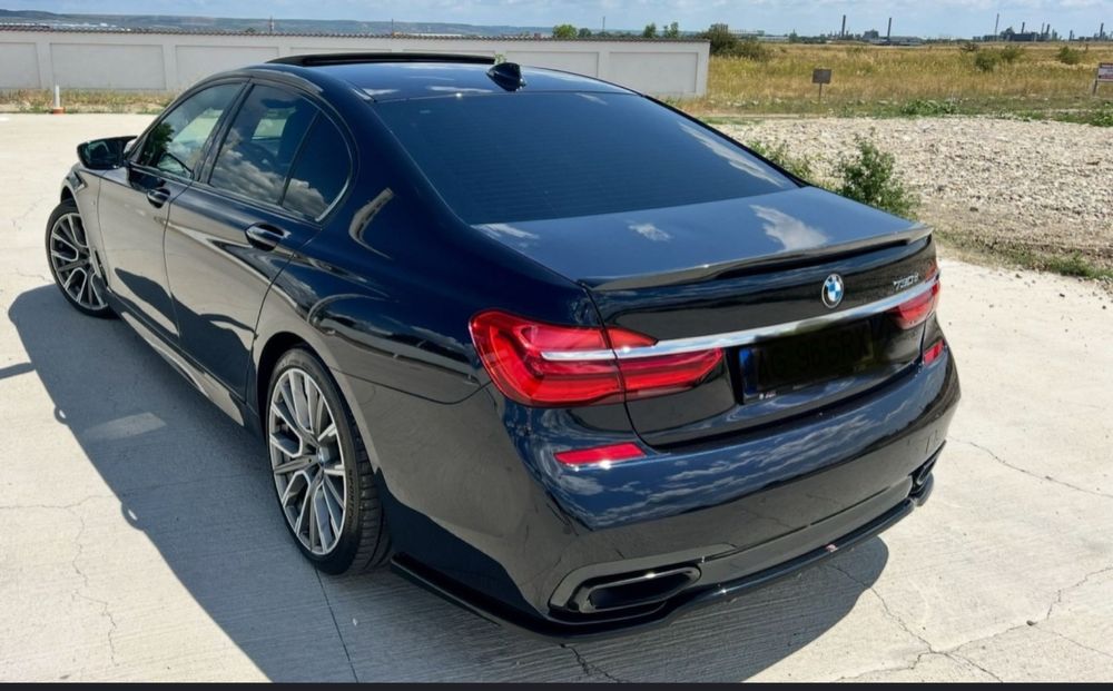 Vand Bmw seria 7/ G11-3.0 D. 2015-usor avariat bara fata